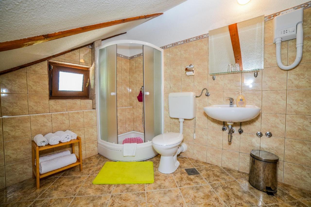 Sixteen Lakes Guest House 2 Jezerce Exterior foto