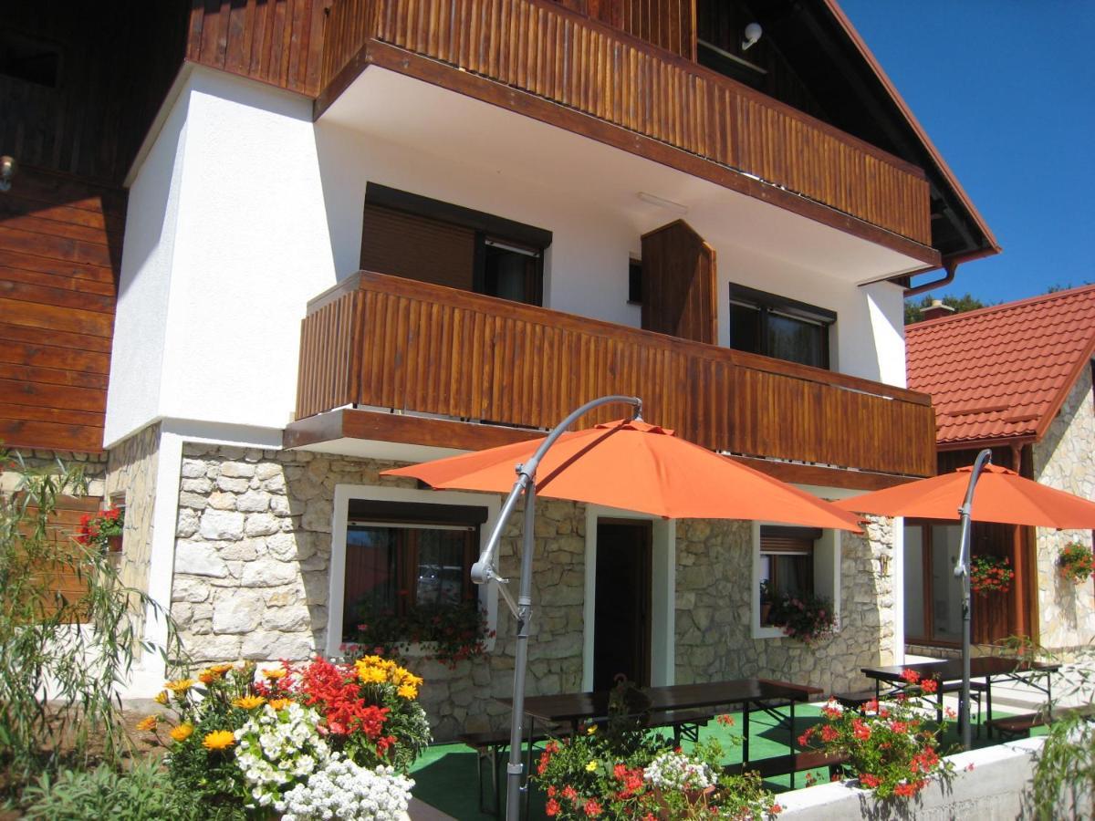 Sixteen Lakes Guest House 2 Jezerce Exterior foto