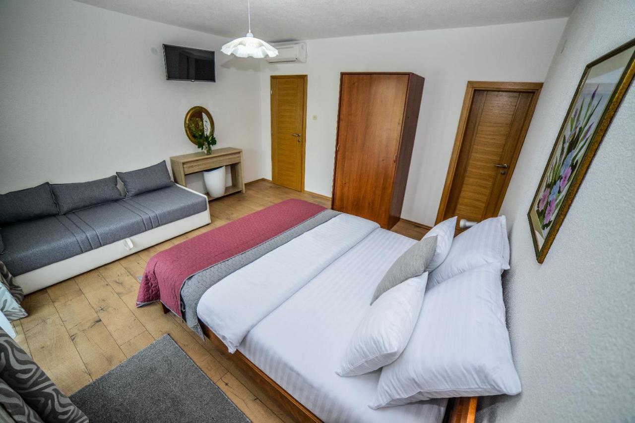 Sixteen Lakes Guest House 2 Jezerce Exterior foto