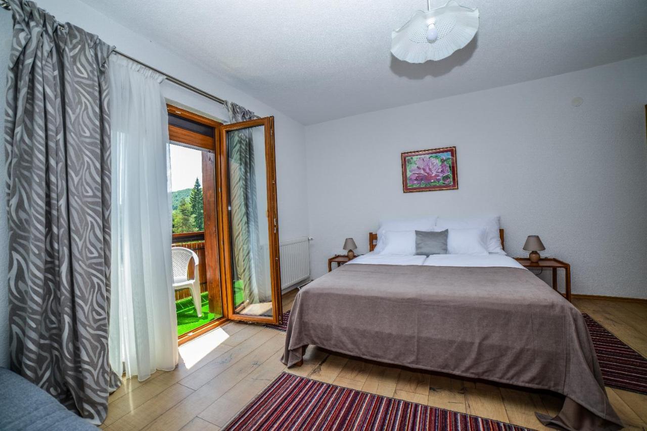 Sixteen Lakes Guest House 2 Jezerce Exterior foto