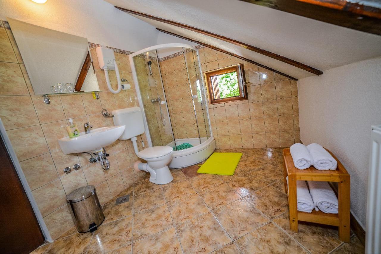 Sixteen Lakes Guest House 2 Jezerce Exterior foto