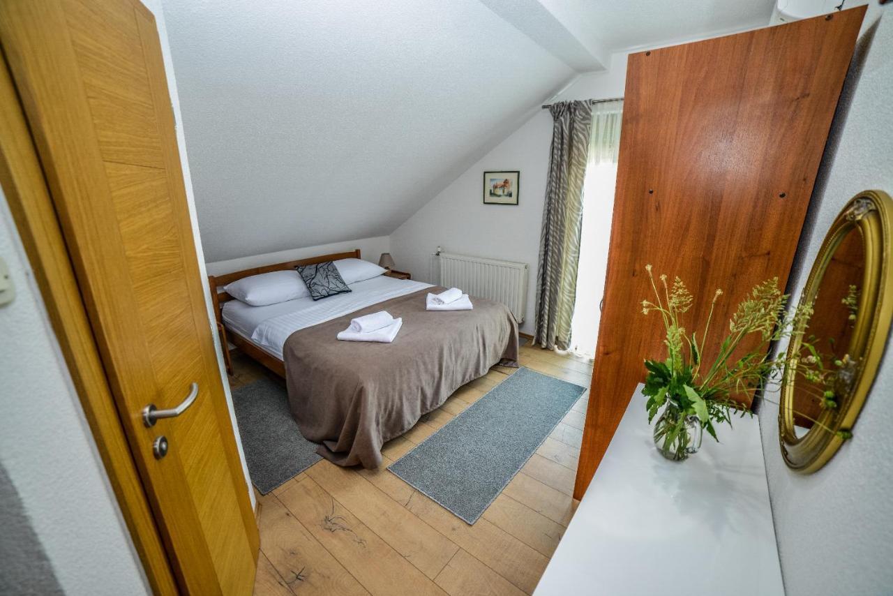 Sixteen Lakes Guest House 2 Jezerce Exterior foto