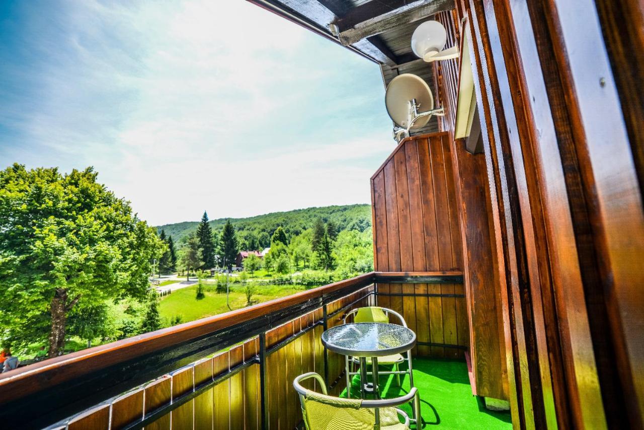 Sixteen Lakes Guest House 2 Jezerce Exterior foto